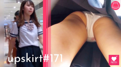 【upskirt#171】スカートだけ長めな真面目系JKの柄白P逆さ撮りの画像