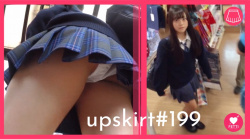 【upskirt#199】ストーキングされて可愛い純白Pを逆さ撮りされるアイドル級美少女JKの画像