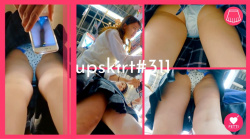 【upskirt#311】美少女ギャルJK2人の水色Pと水玉P逆さ撮り！ハリのある美脚がエロいの画像
