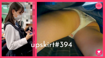 【upskirt#394】清楚系美少女JKのフロント柄の白P逆さ撮りの画像