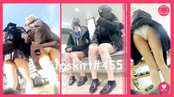 【upskirt#455】ギャル系ミニスカJK2人のむっちり太ももと白、黒P逆さ撮りの画像
