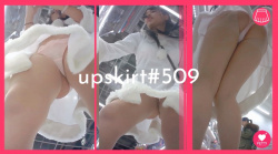 【upskirt#509】店員さんのムチムチ下半身とピンクP逆さ撮り！ブラチラもの画像