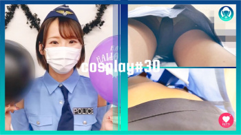【cosplay#30】ハロウィンの飾り付けをする女の子を逆さ撮りしたり胸チラ盗撮したりする動画の画像