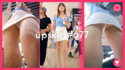 【upskirt#677】白ミニスカ美人の白透けP逆さ撮りの画像