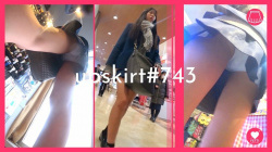 【upskirt#743】スレンダーモデル体型JKの白P逆さ撮りの画像