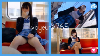 【voyeur#765】真面目そうなJKが意図的なパンチラをしてくる動画の画像