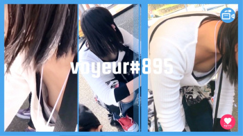 【voyeur#895】催し物でボランティア店員をしている女の子の胸チラ盗撮の画像