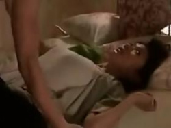 【濡れ場】篠原涼子　巨乳の膨らみがたまらない濃厚なキスからのS〇Xシーンの画像