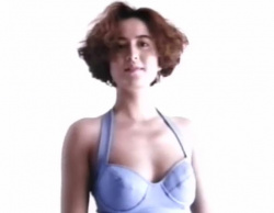藍田美豊　80年代に活躍した少女隊のミホが露出多めの衣装で美乳の谷間を晒すてるお宝動画の画像