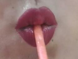 武田久美子　ストローを咥える真っ赤な唇がエロすぎる巨乳美女のお宝動画の画像