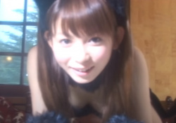 中川翔子　セクシー猫耳コスで四つん這いになったら乳首が見えそうなほど美乳が露わになったお宝動画の画像