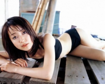 黒川智花　スレンダーボディにぷっくり美乳がエッチなビキニや水着姿を披露してるお宝グラビア動画の画像