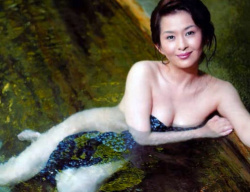 古手川祐子　全裸で入浴してる熟女の色気がハンパない大物女優のお宝グラビア動画の画像