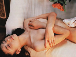 石川ひとみ　超絶清楚な美女がフルヌードで晒したスレンダー美乳ボディがエッチなお宝グラビア動画の画像