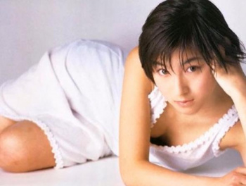 広末涼子　乳首ポチってるノーブラ超絶美乳がエロすぎる透明感がハンパない全盛期のお宝グラビア動画の画像