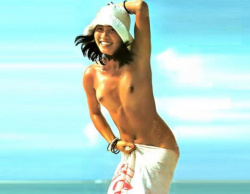 浅茅陽子 ちょい黒乳首の美乳と日焼けボディがエッチな美人女優のお宝ヌード画像の画像