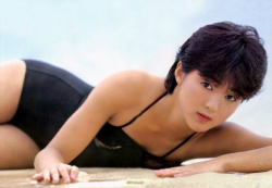 岩井小百合　微乳の控えめな膨らみと谷間がエッチな激カワ懐かしのアイドルのお宝画像の画像