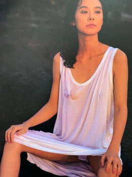 相田寿美緒　乳首透け美乳とスレンダーボディがエッチな荒木大輔の奥様のお宝画像の画像