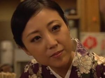 一人客を誘惑しほろ酔い気分のまま一室で不貞交尾に酔いしれる奥さんの画像