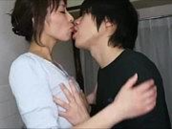 おかあさんと唾液絡めて近親セックス叩き込んで！卑猥な家族はきっとこんなのしてんだなの画像
