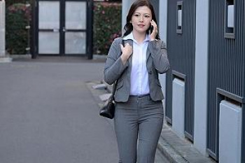 【女上司調教】「みんなにみせてやりましょうか…？」部下に調教されているドMな変態女上司！の画像