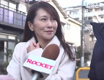 《フェラ抜き近親相姦》美婦人が濃密快感プレイでご奉仕すると決断しエロ過ぎるもてなしでイカしていくの画像