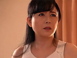 『まだ帰らないで…』仕事を終えたらすぐ帰省するはずだった五十路人妻が年下部下に引き留められて… 三浦恵理子の画像
