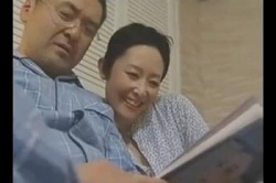 課は貞淑だが不届き淫乱妻は夫のスワップの相手が娘くらいの若い女と知ってヌレヌレになりち●ぽハメるのです。始末に負えねぇwの画像