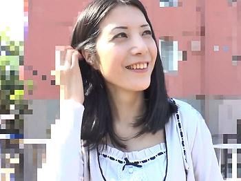 【人妻ナンパ】おとなしめな上品細身おくさま「あ、ちょっとぉ…っ?」エッチな顔になって絶叫ハメで中に出され満足げの画像