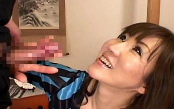 触って扱いてしこしこドっピュン！おばさんがガン見するセンズリ鑑賞の画像