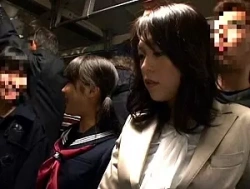 《レイプ人妻》既婚者妻がこれは犯罪だという言葉も知らない変態男に狙い撃ちされて膨張ちんこに泣き寝入りするの画像