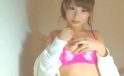 キレカワ美少女がエッチな仕草で美乳を見せちゃう微エロいライブ動画の画像
