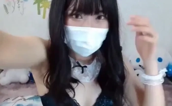 メイドコスの可愛い子ちゃんがマンコをアップで見せてくれるエロライブ動画の画像