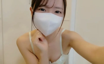 新作★ビジュ強な美人女子大生が全裸オナニーする微エロいライブ動画の画像