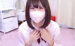 制服着た可愛いマスク美少女が全裸脱衣でおっぱいオマンコ見せちゃうエロライブ動画の画像