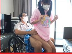 【海外・無】 車椅子のおっさんと、ツインテールの少女と。の画像