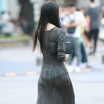 あっ！驚きの声の先に見えたのは→→→→→→→→めっちゃスケスケでパンツ丸見えｗｗｗｗｗの画像