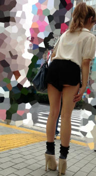 ホットパンツの破壊力ｗハミ尻、ハミパン、隙間パンチラと最高の季節だなｗｗｗｗｗｗｗｗｗの画像