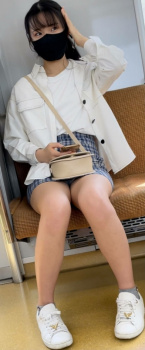【快速ﾊﾟﾝﾁﾗ】通勤中の至福な時間が来るかどうかは、向かいの席でパンチラするかどうかに掛かってるんだなｗｗｗｗｗの画像