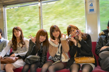 通勤快速パンチラ列車ｗ発車しま～す　part 21の画像