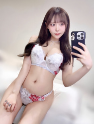 ねえ、あたしでシコって・・・・・。の画像