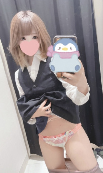 鏡に写ったエッチな小娘ｗわちゃわちゃパンツがまたエッチッチｗｗｗｗｗｗの画像
