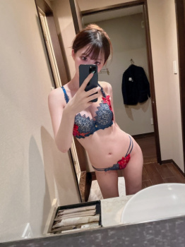 【えっち】　あたシコさん、鏡にエロい姿でシコらせにキタｗｗｗｗｗｗｗの画像