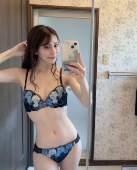 パンツ姿ＳＮＳにアップするまんさんって貧乳率が異様に高い模様ｗｗｗｗｗｗの画像