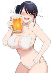 【生中(意味深)】ジョッキでビール飲んでる女子の二次エロ画像の画像