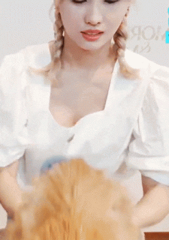 TWICEモモの乳首チラがエロすぎるｗｗｗｗの画像