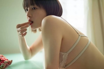 岡田紗佳の下着おっぱいがエロすぎるｗｗｗｗの画像