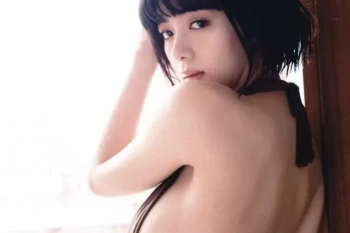 池田エライザの横乳、5回は抜けるｗｗｗｗの画像