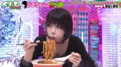 【画像】 あのちゃんの前屈み胸チラで谷間おっぱいがエロすぎるwwwwの画像