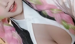 【画像】 巨乳コスプレイヤーさん、お○ぱいボロンwwwwwwの画像
